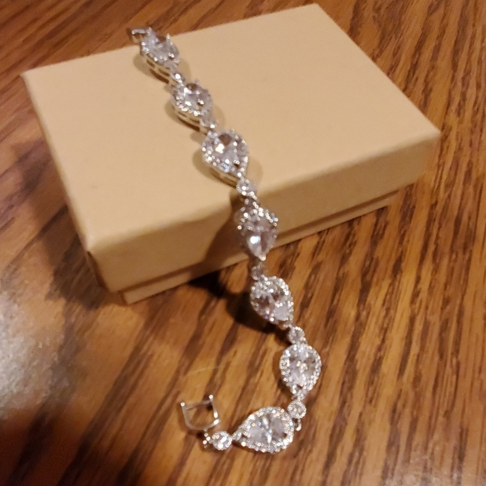 Tear drop bracelet